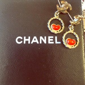 Vintage authentic fashion Chanel drop earrings